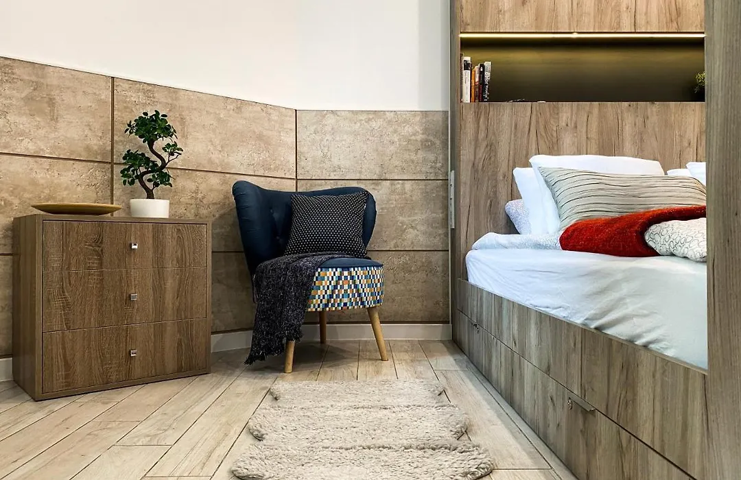 Beautiful Studio For Couples With Air Conditioning - Old Town & Main Station-1